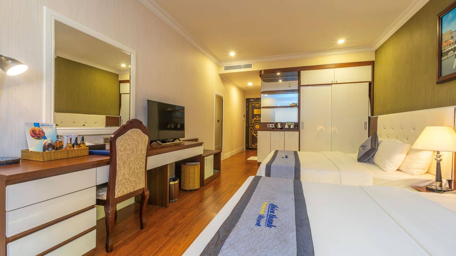 rooms-family-deluxe-with-window-no-extra-bed