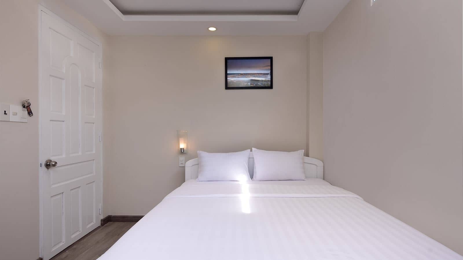 rooms-standard-interior-no-window