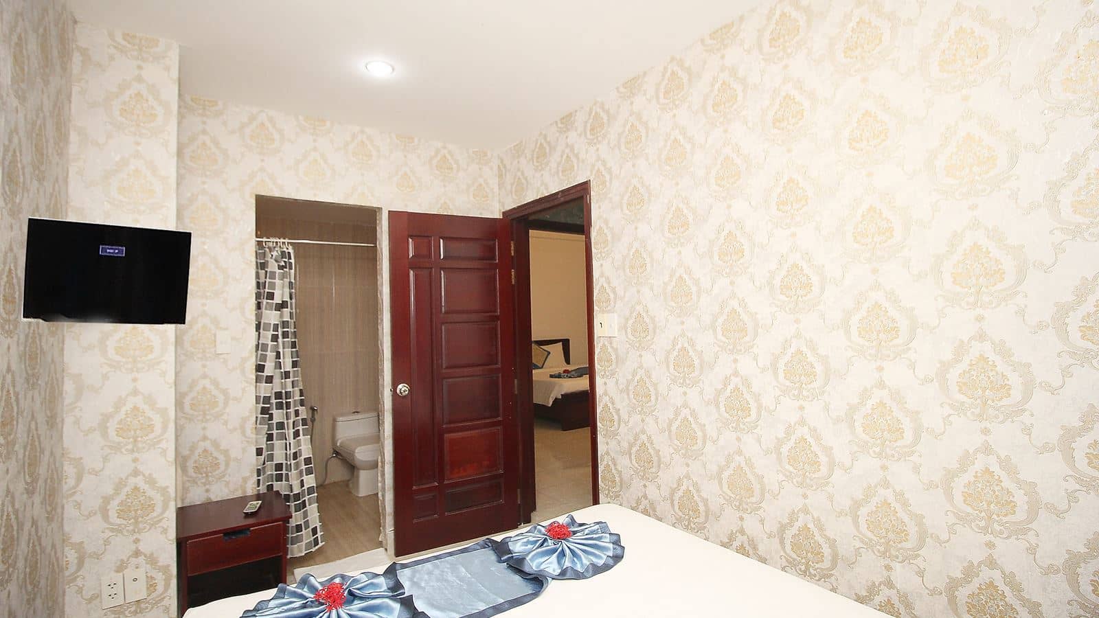 rooms-family-sextuple-garden-view