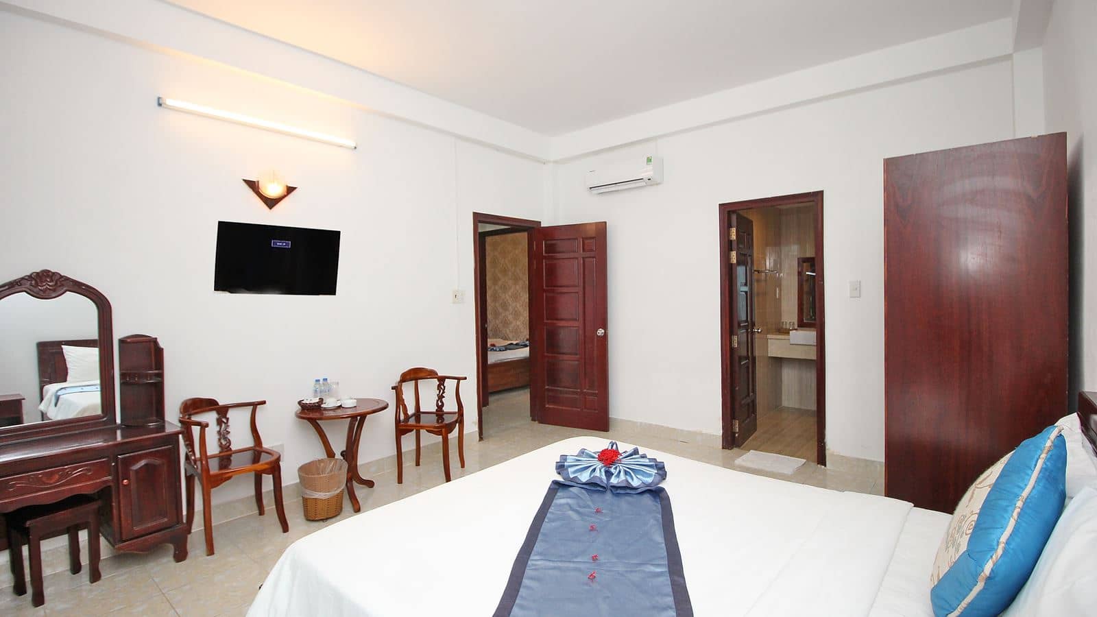 rooms-family-sextuple-garden-view