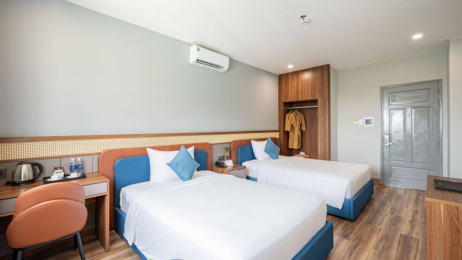 rooms-deluxe-city-view