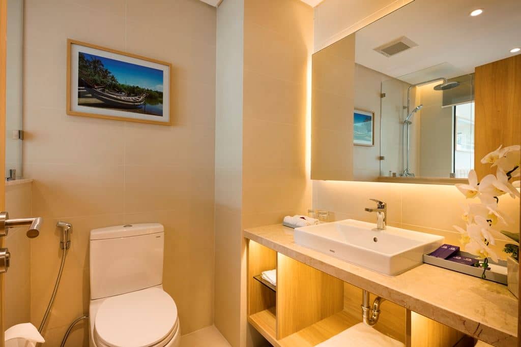 rooms-senior-deluxe-with-french-balcony