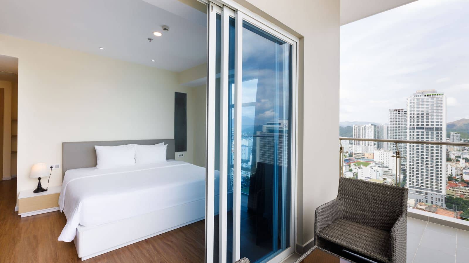 rooms-2bedroom-deluxe-suite-ocean-view-no-extra-bed