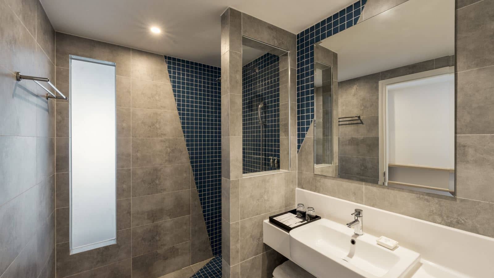 rooms-grand-deluxe-club-room-ocean-view