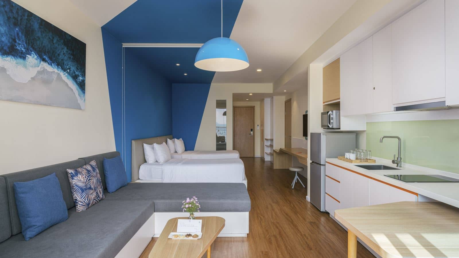 rooms-grand-deluxe-club-room-mountain-view