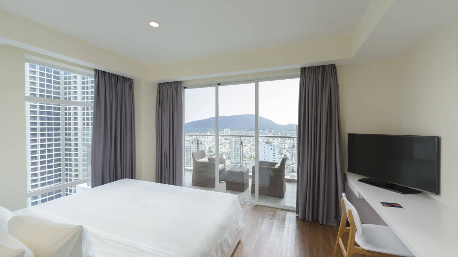 rooms-2bedroom-deluxe-club-suite-mountain-view-no-extra-bed