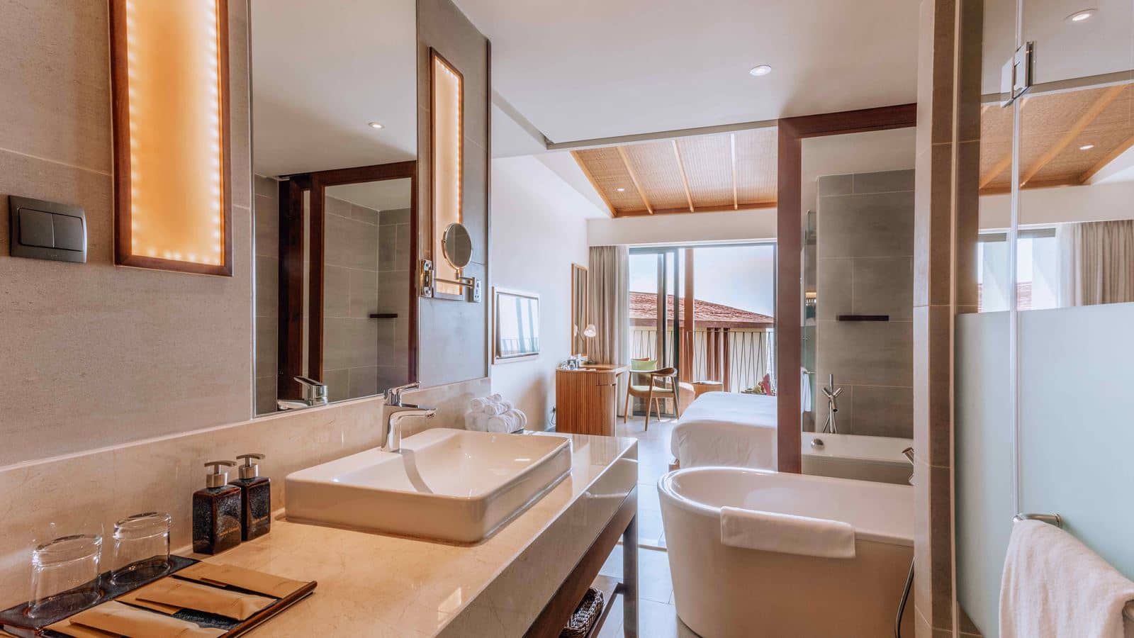 rooms-premium-pool-view
