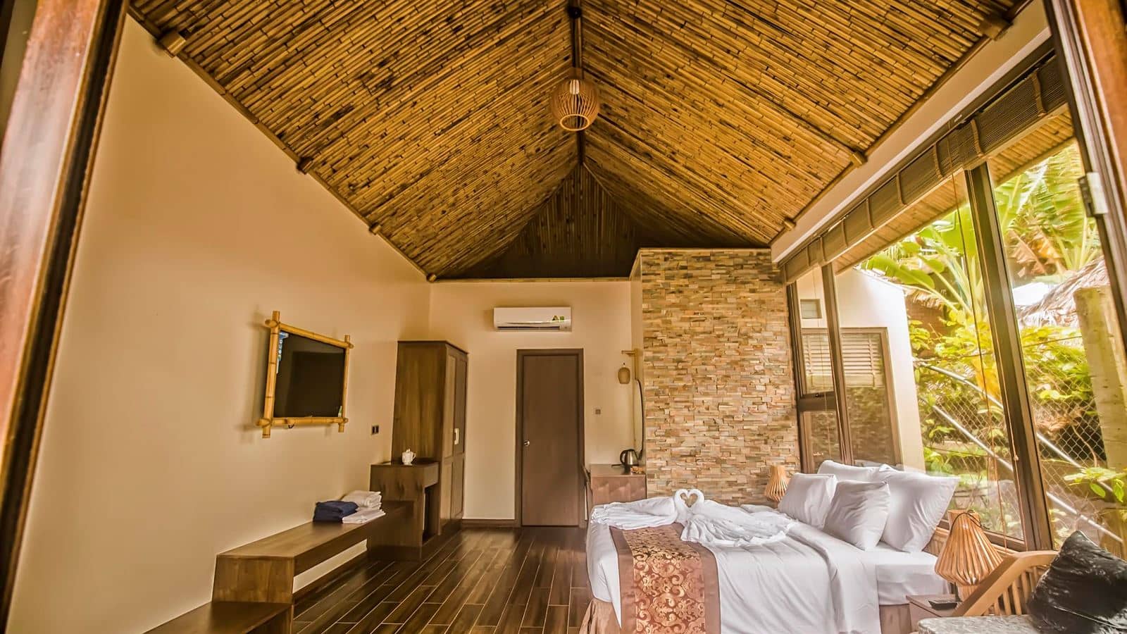 rooms-deluxe-bungalow-sea-view