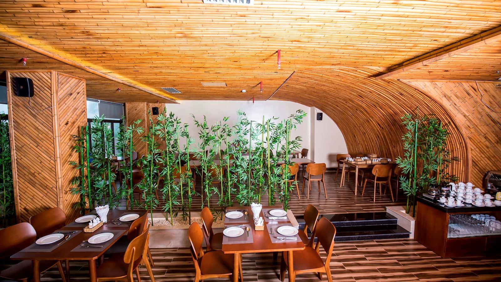 restaurants-coral-bay-restaurant
