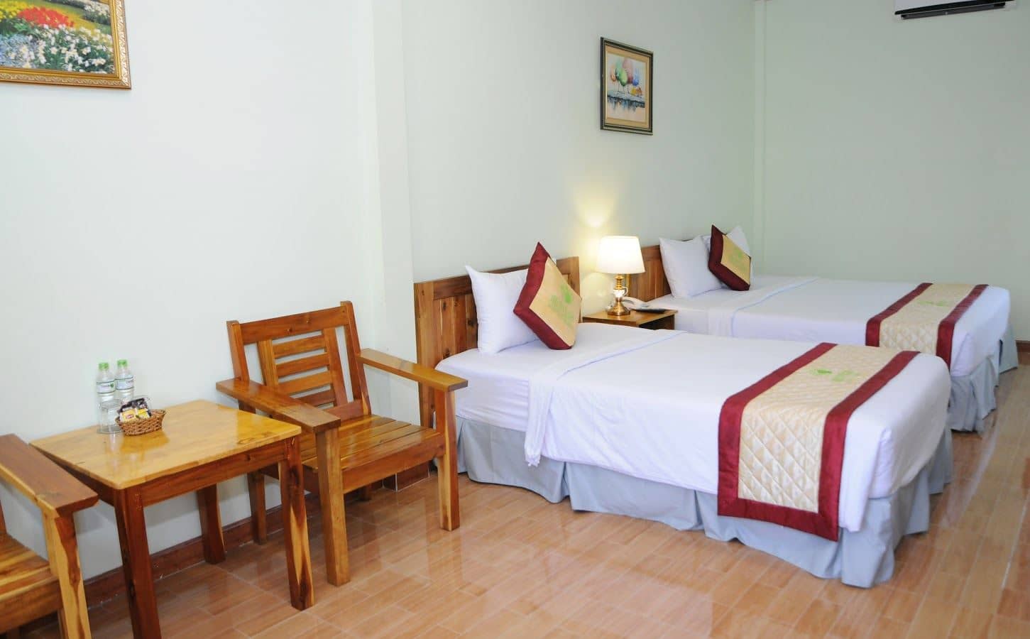 rooms-bungalow-garden-view-triple