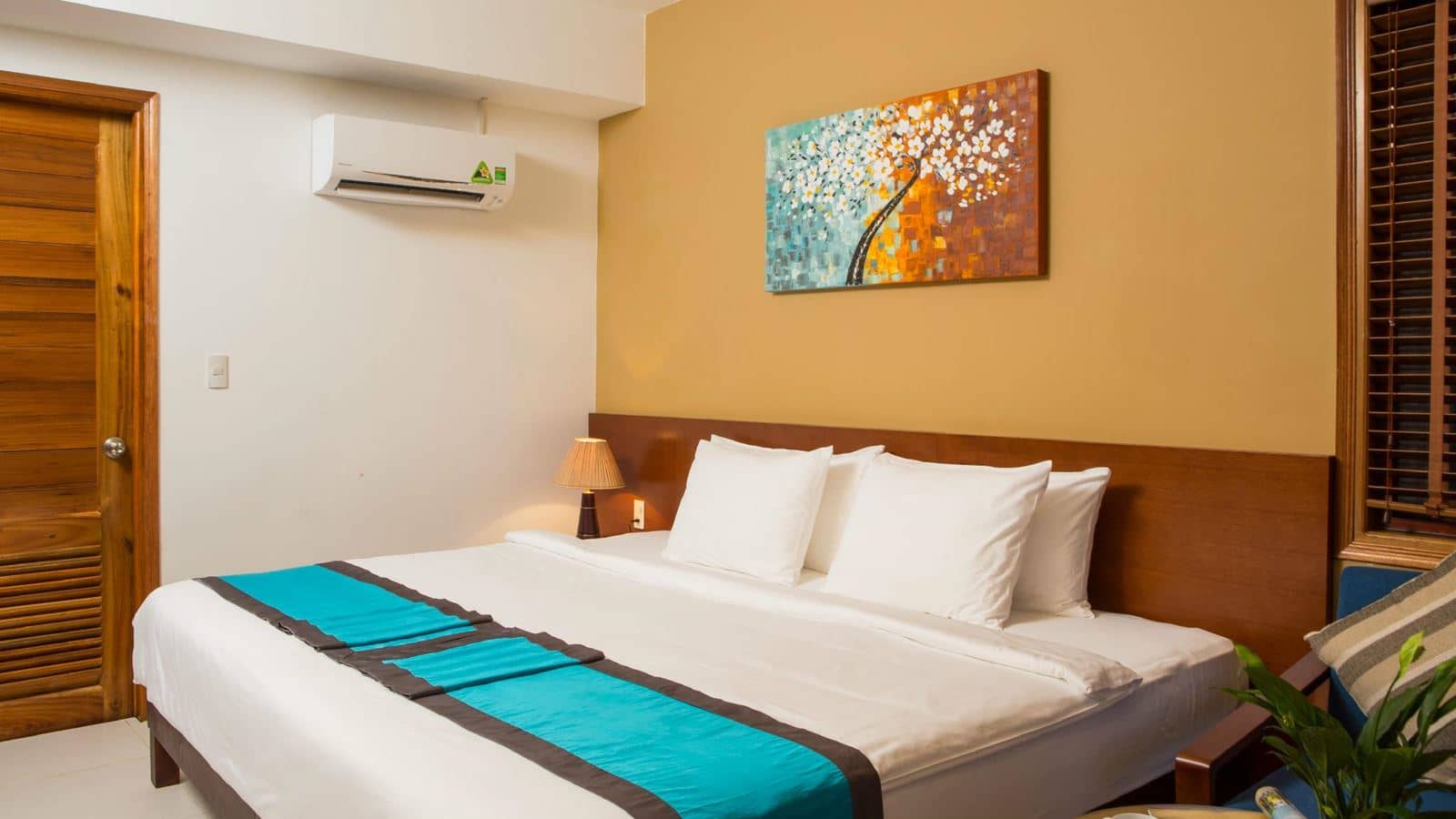 rooms-deluxe-triple-garden-view-balcony
