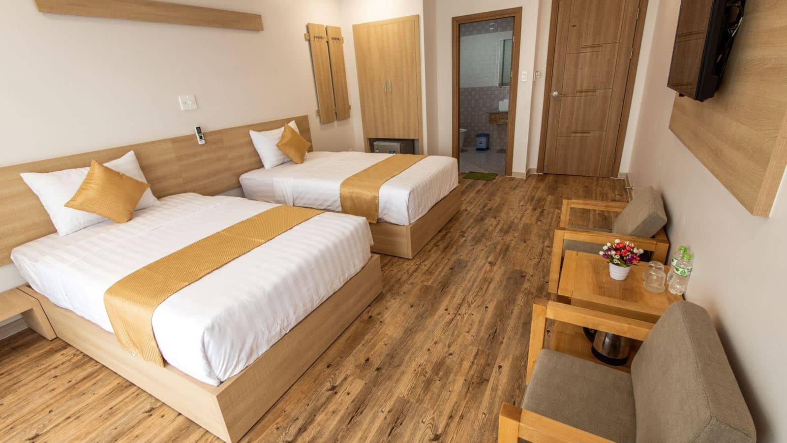 rooms-room-deluxe-twin-balcony