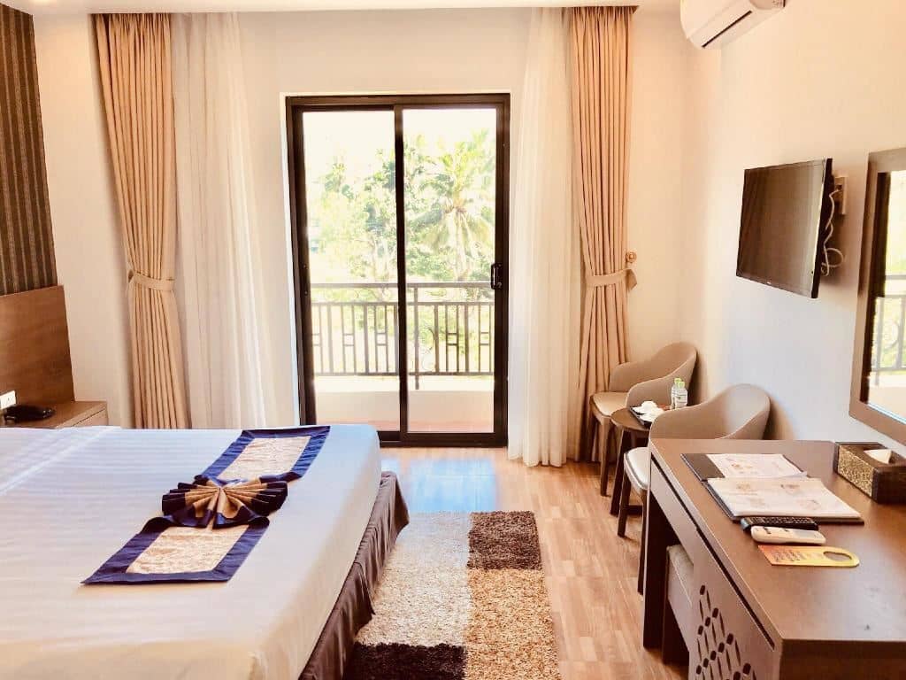rooms-deluxe-room