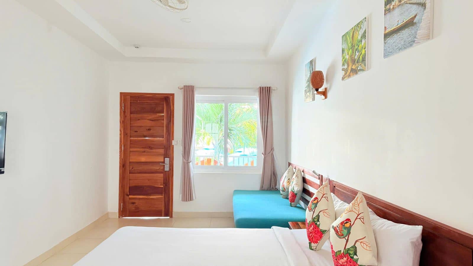 rooms-deluxe-room