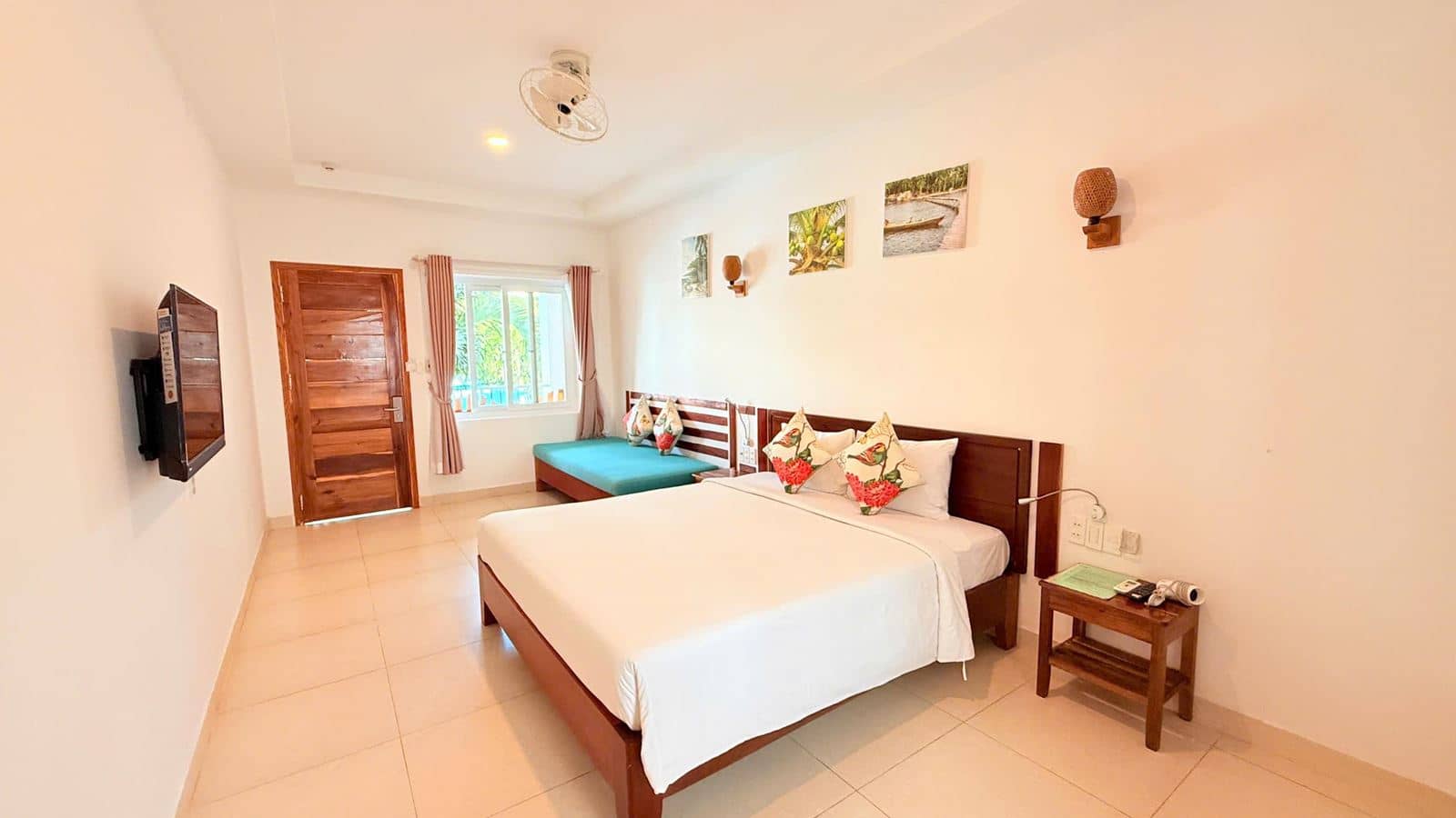 rooms-deluxe-room