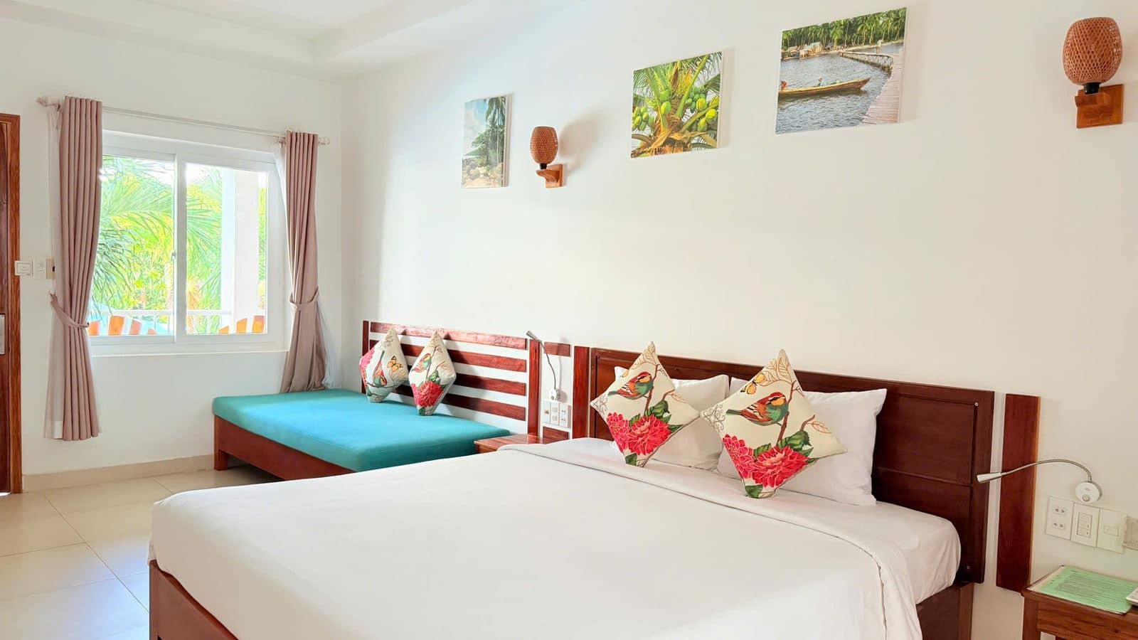 rooms-deluxe-room