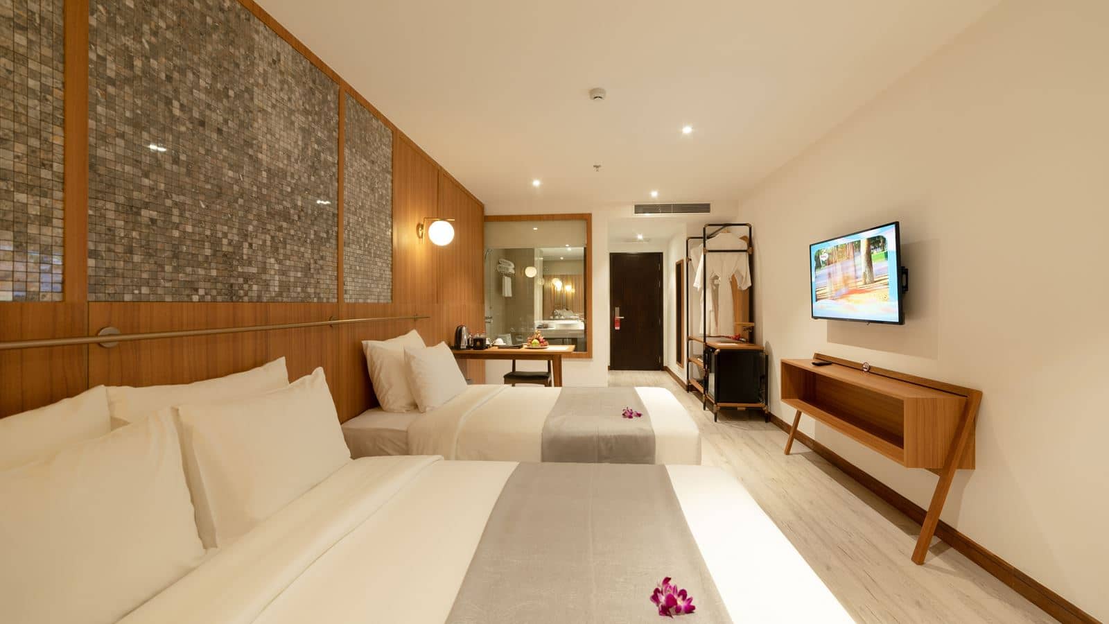 rooms-deluxe-triple-city-view-no-extra-bed