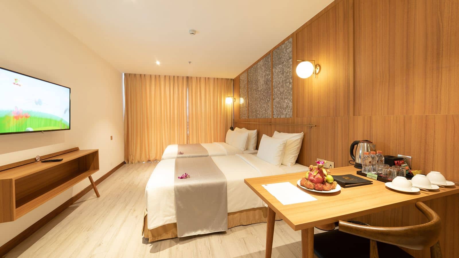 rooms-deluxe-triple-city-view-no-extra-bed