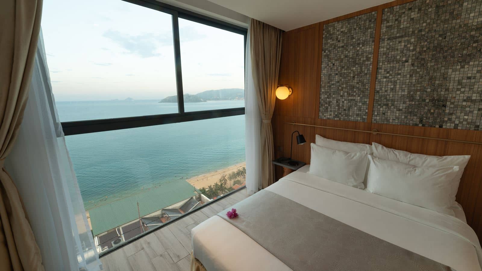 rooms-majestic-premium-suite-partial-sea-view-5pax