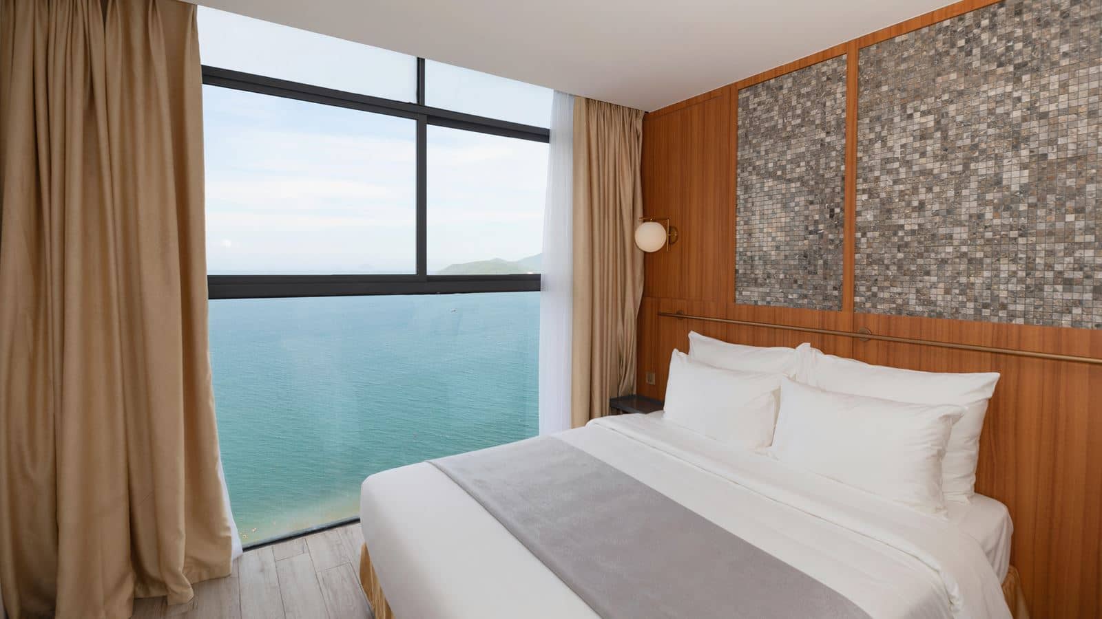 rooms-majestic-premium-suite-partial-sea-view-5pax