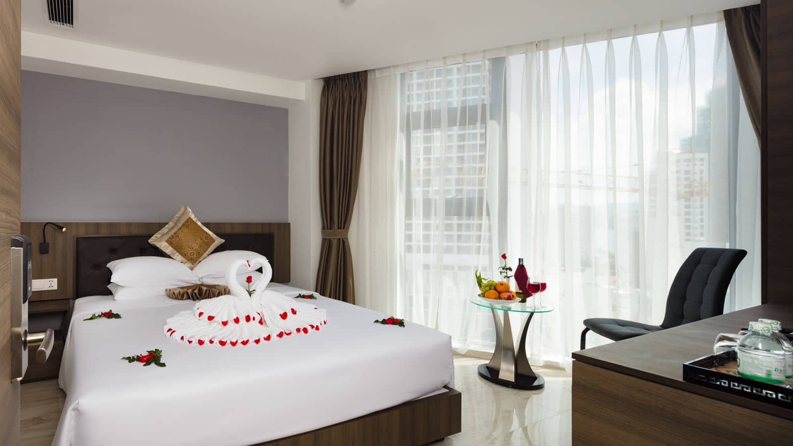 rooms-deluxe-room