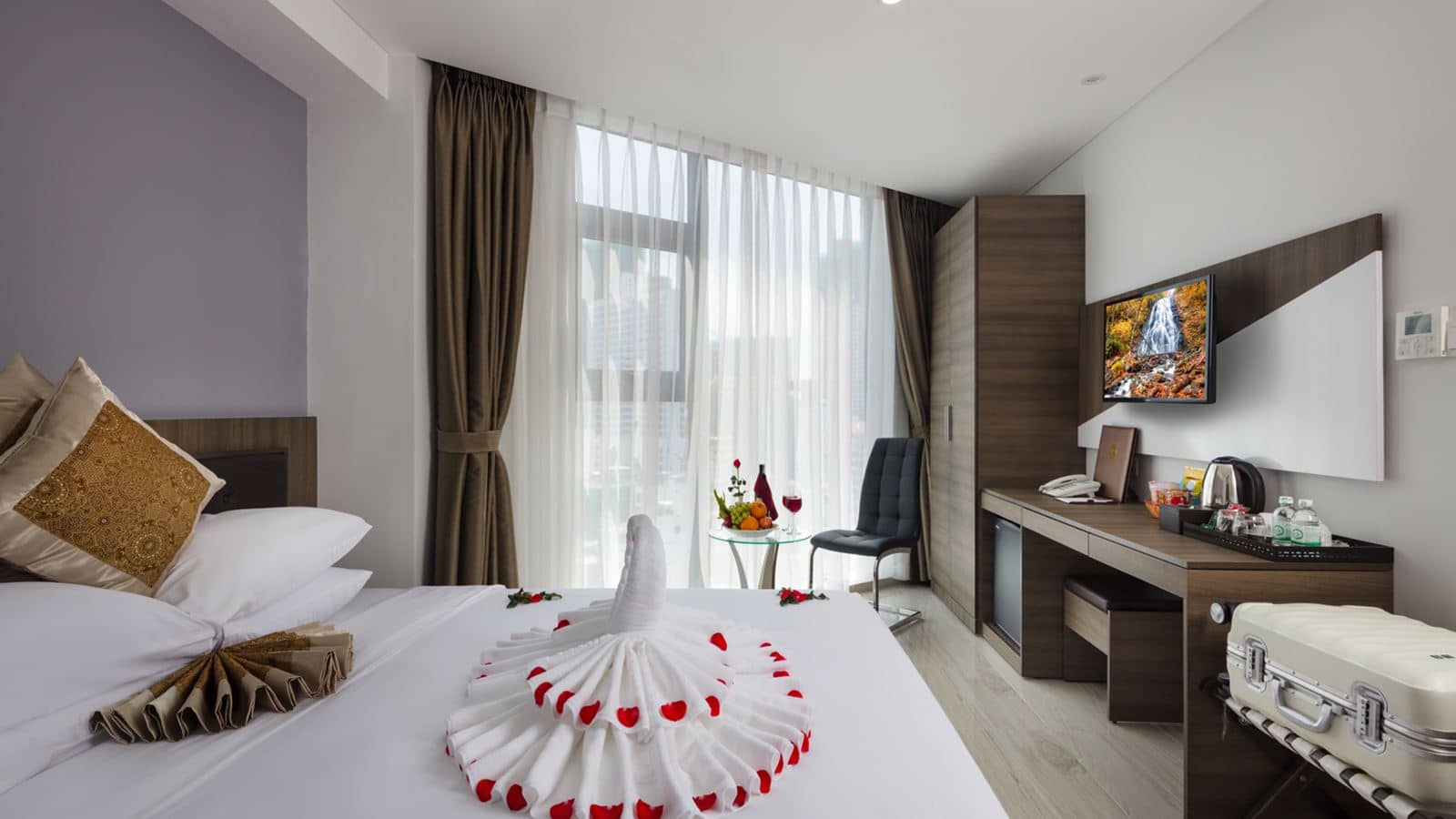 rooms-deluxe-room