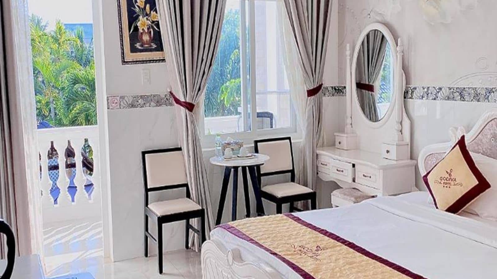 rooms-deluxe-double-with-balcony