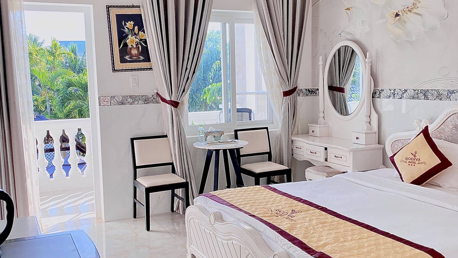 rooms-deluxe-double-with-balcony