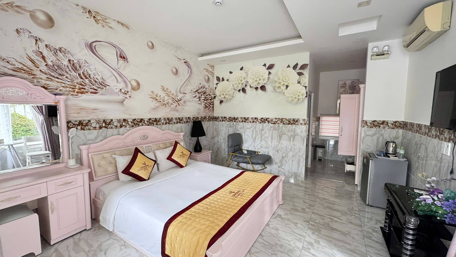 rooms-deluxe-double-with-balcony