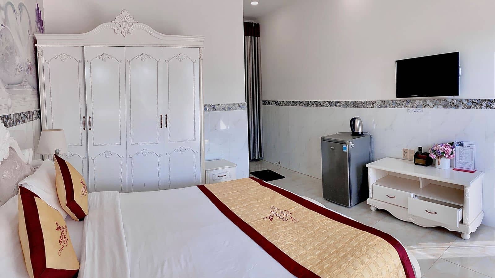 rooms-deluxe-double-with-balcony
