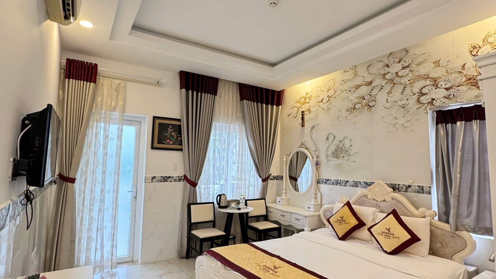 rooms-deluxe-double-with-balcony