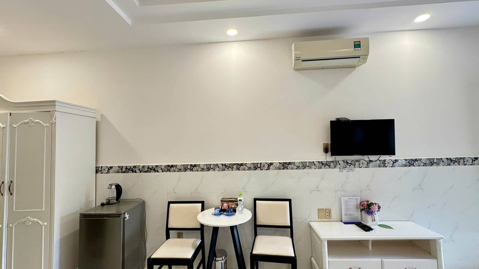 rooms-deluxe-twin-with-balcony