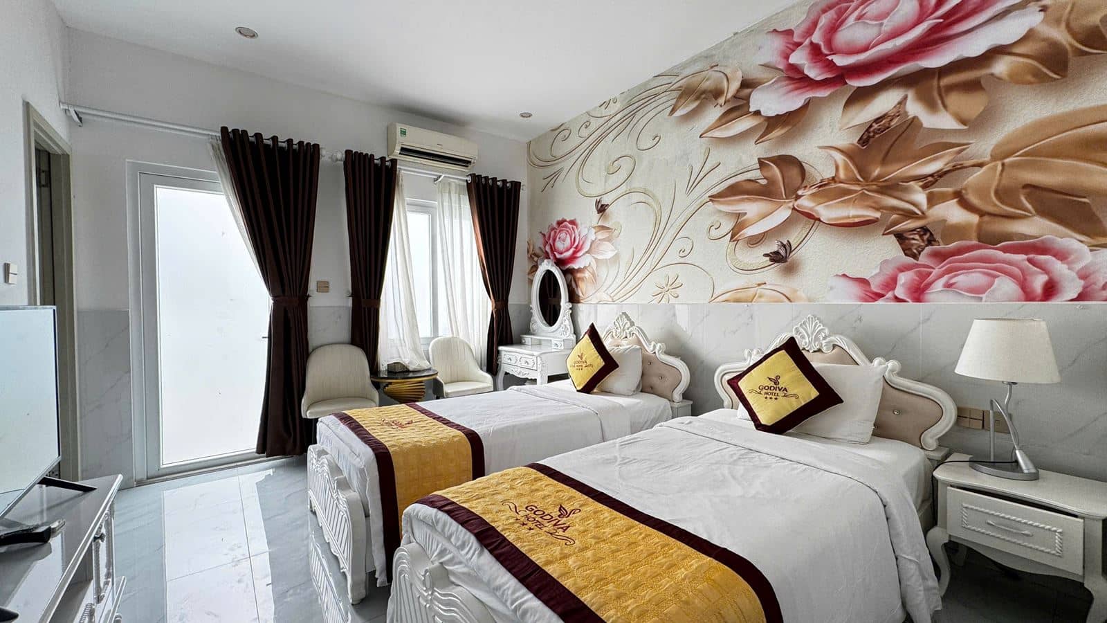 rooms-deluxe-twin-with-balcony-child-without-extra-bed