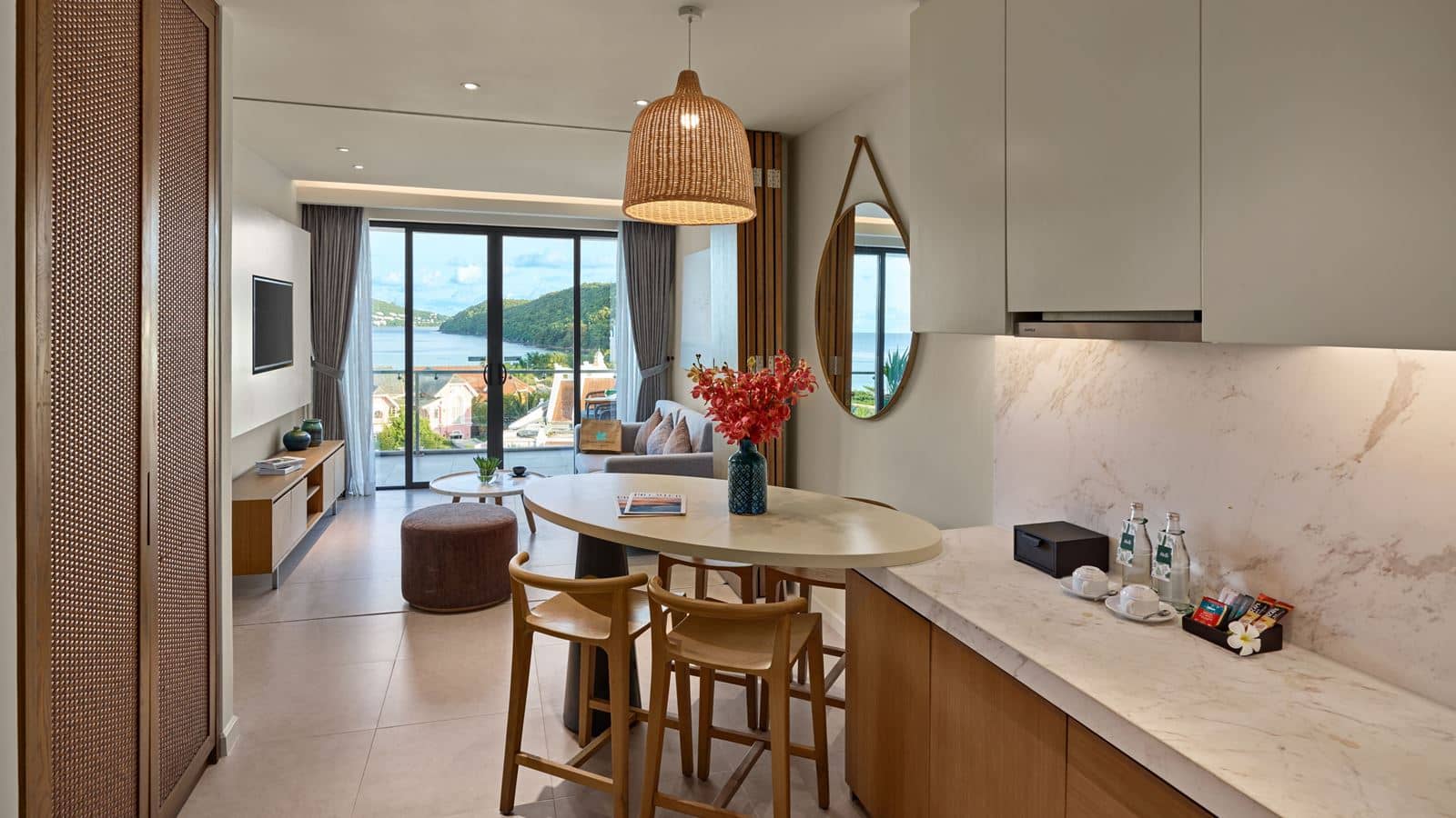 rooms-superior-suite-2-king-beds-balcony-child-without-extra-bed