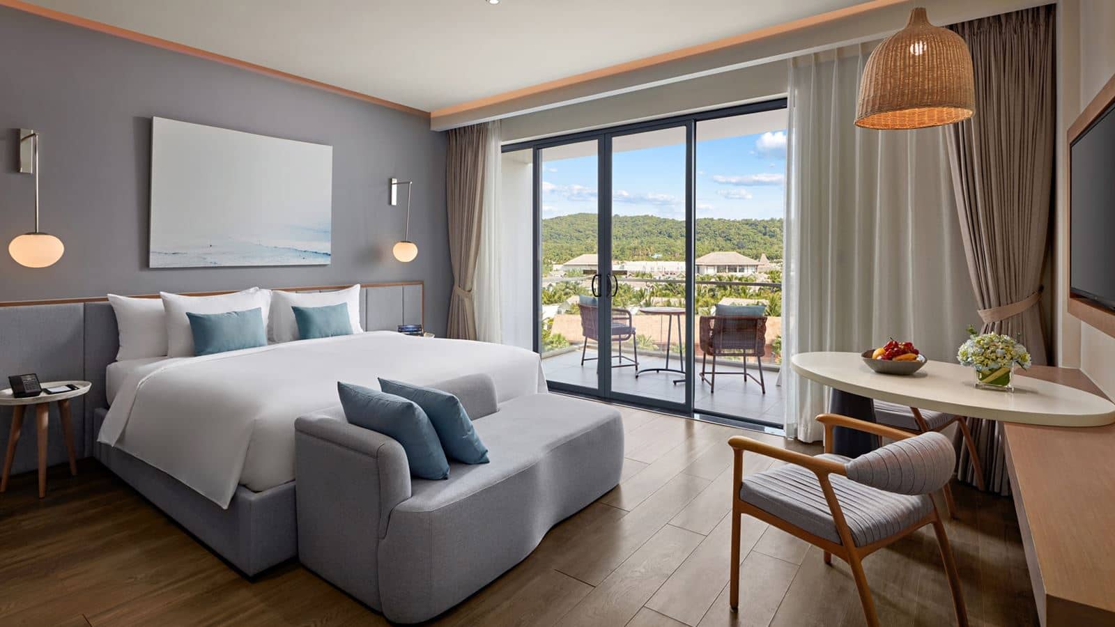 rooms-standard-room-with-balcony-with-meal