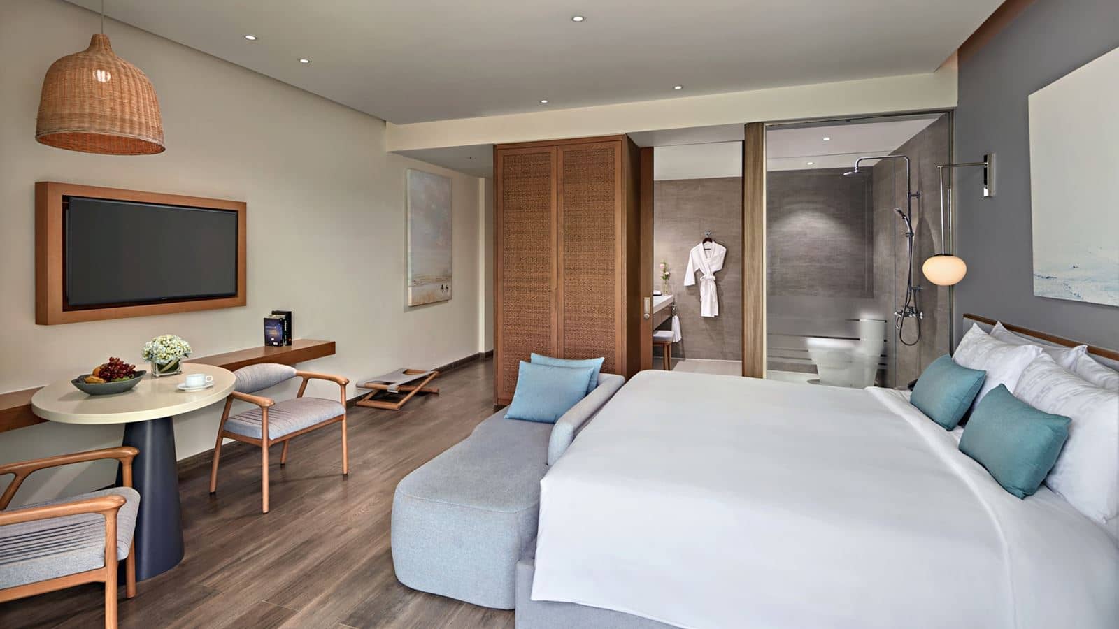 rooms-standard-room-with-balcony-with-meal