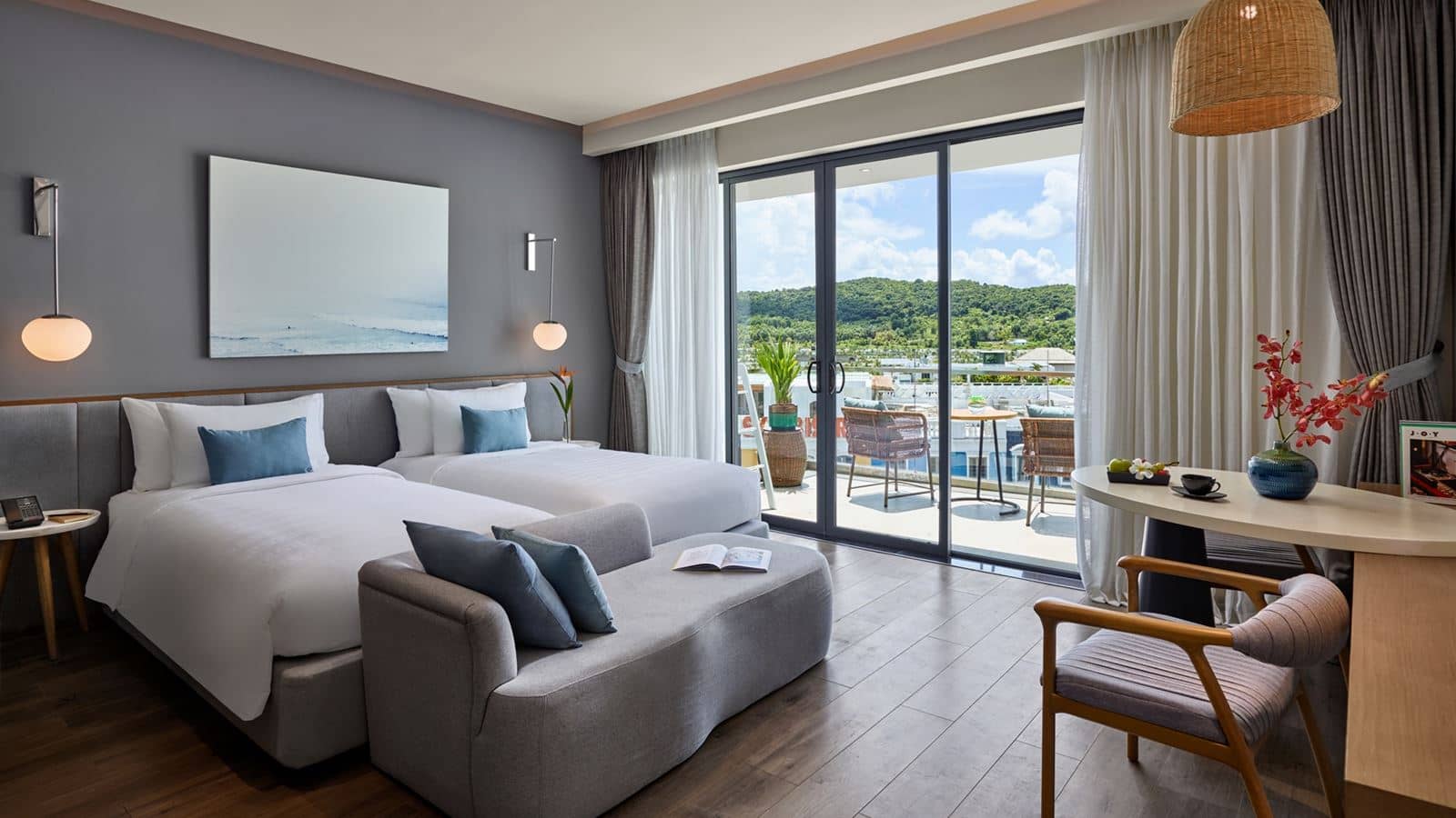 rooms-standard-room-with-balcony-with-meal