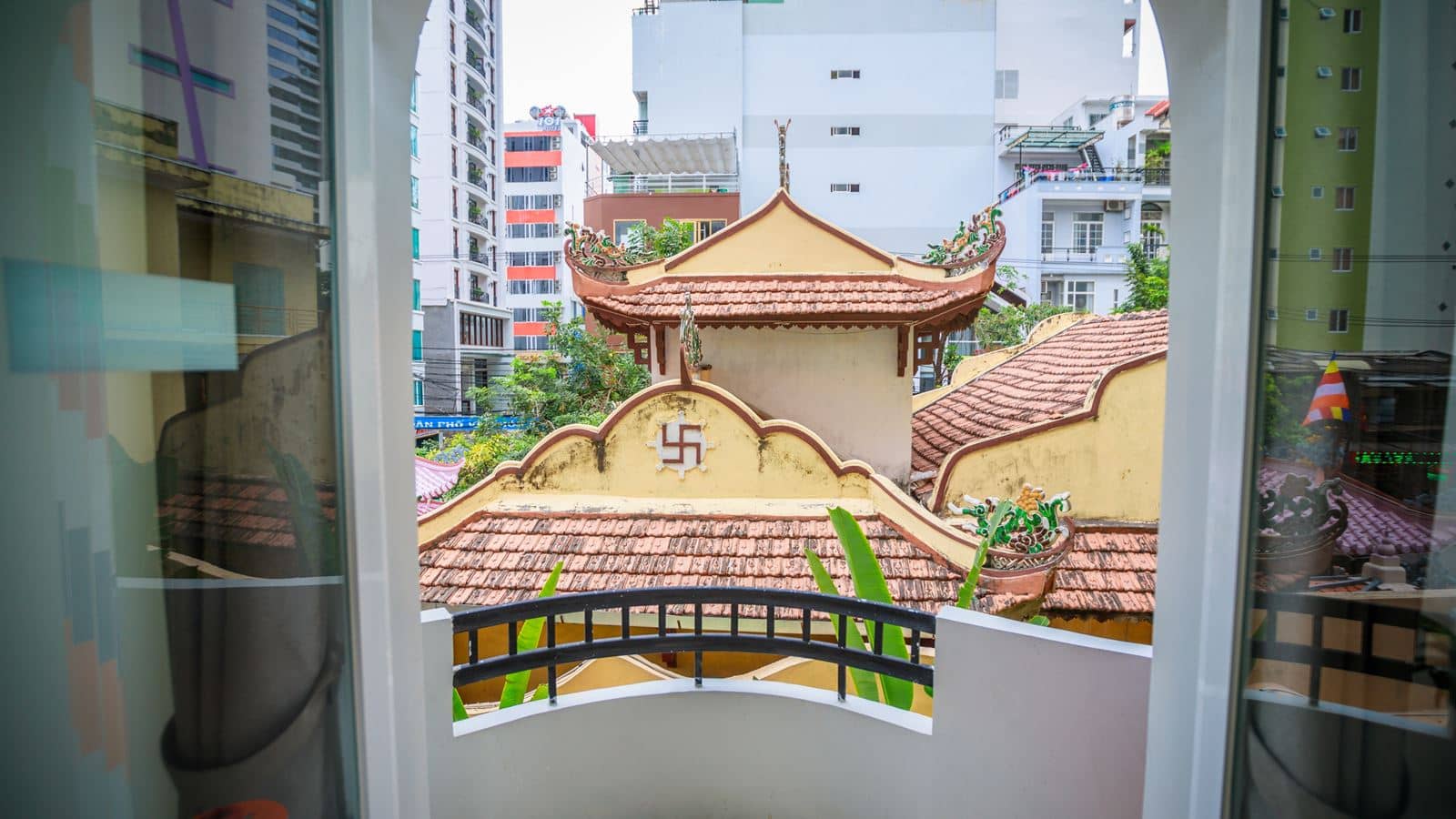 rooms-deluxe-with-balcony-no-extra-bed