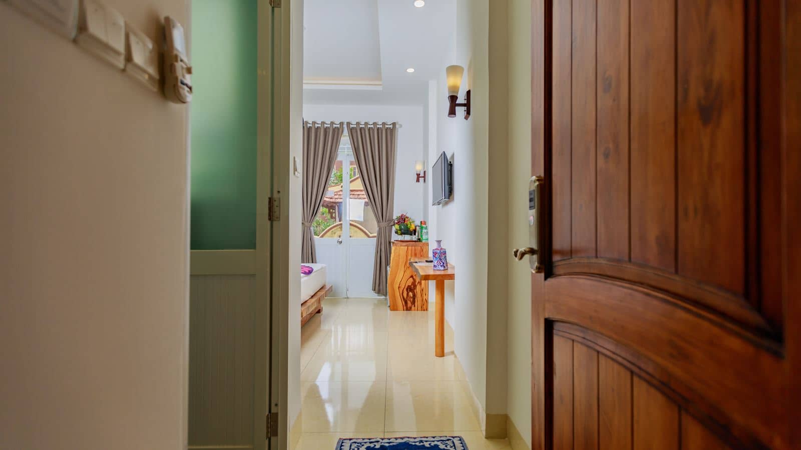 rooms-deluxe-with-balcony-no-extra-bed