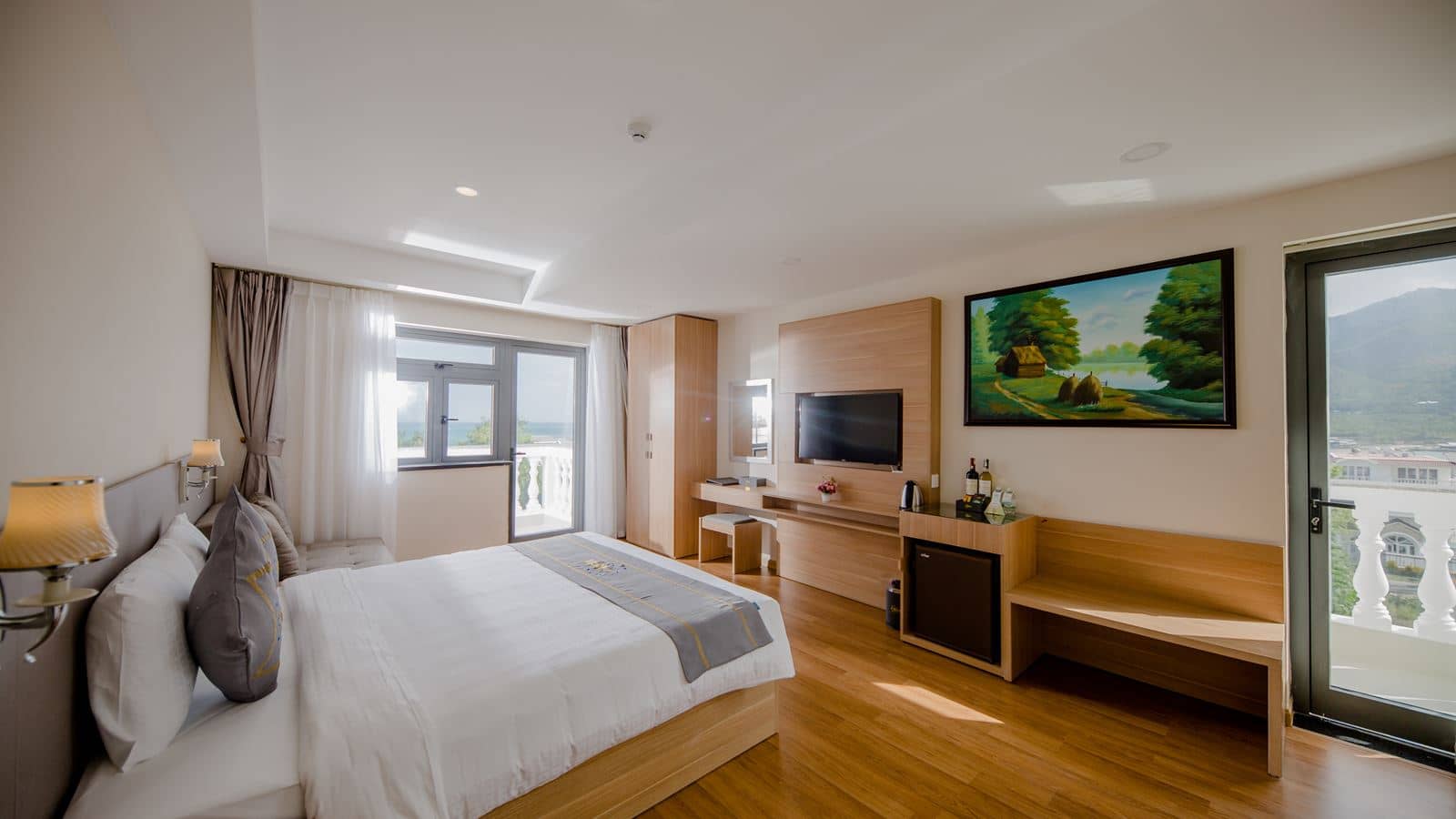 rooms-premier-sea-view-with-balcony