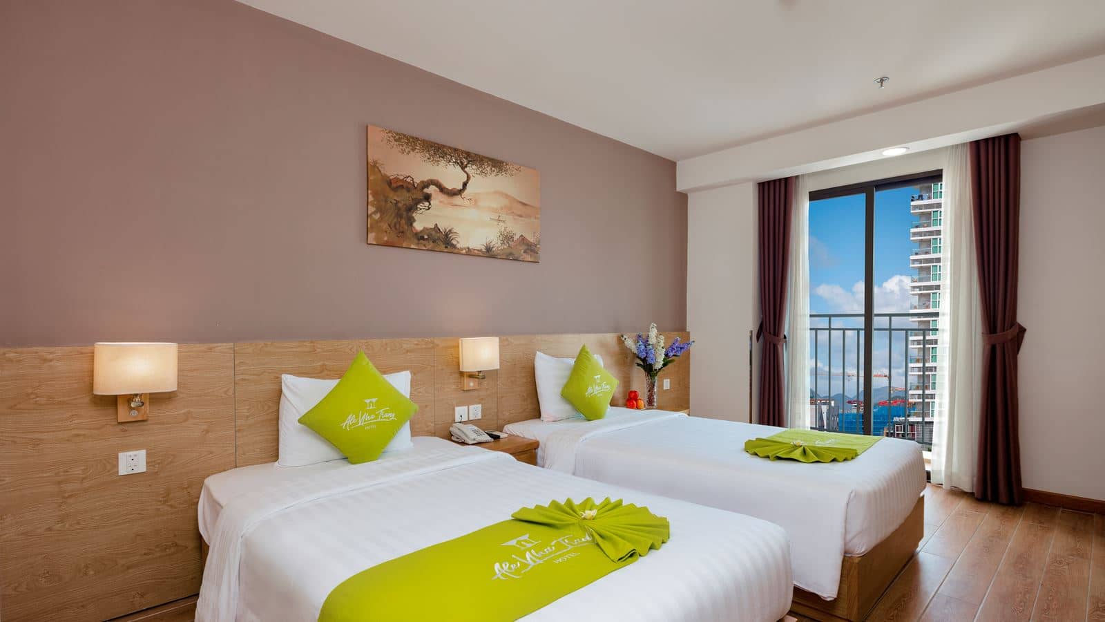 rooms-deluxe-city-view-with-balcony