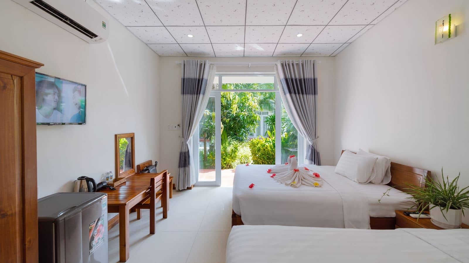 rooms-deluxe-bungalow-with-terrace