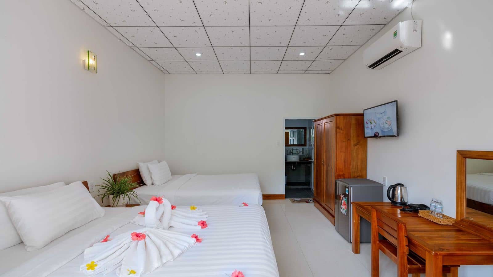 rooms-deluxe-family-bungalow-with-terrace