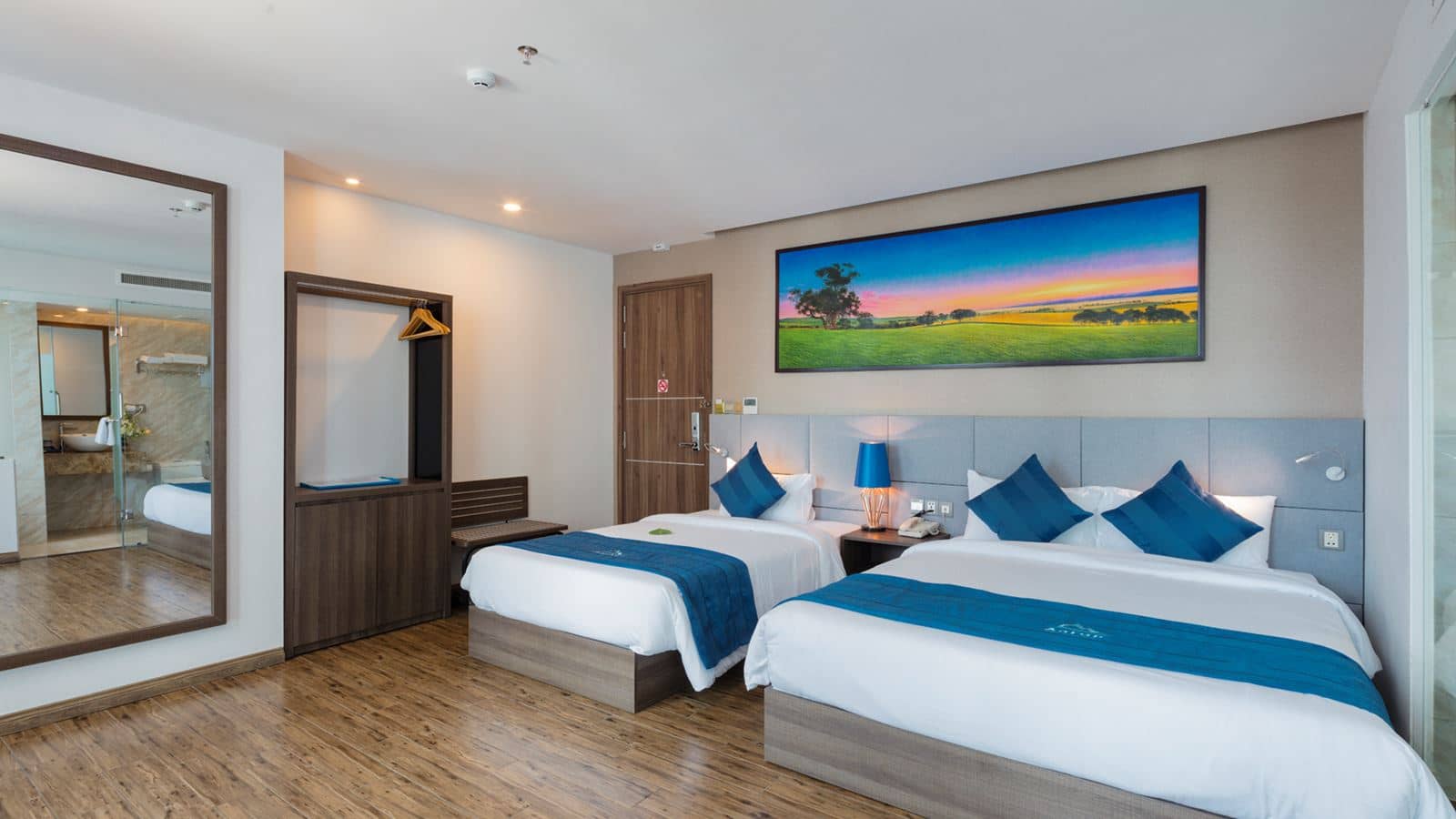 rooms-deluxe-triple-balcony-city-view-no-extra-bed