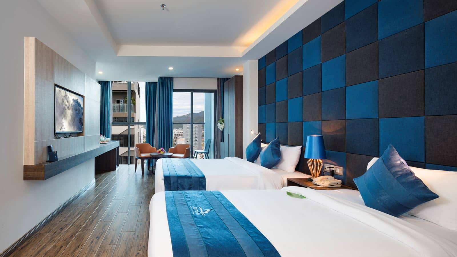 rooms-deluxe-triple-balcony-city-view-no-extra-bed