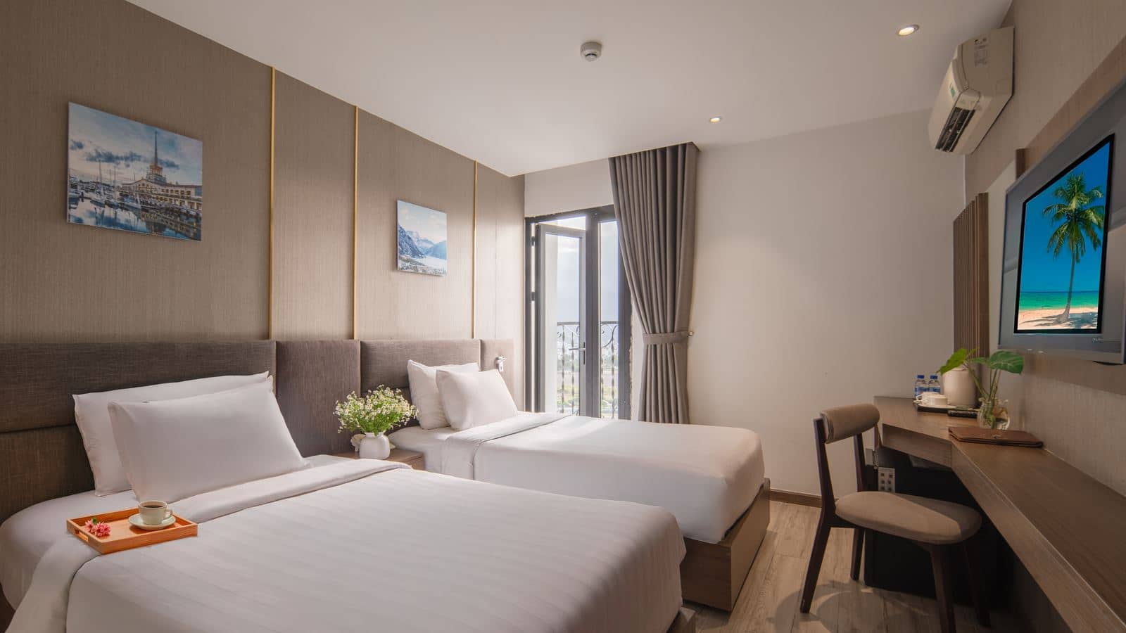 rooms-superior-city-view-with-balcony