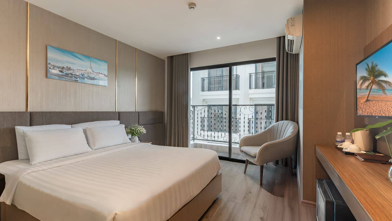 rooms-senior-partial-sea-view-with-balcony