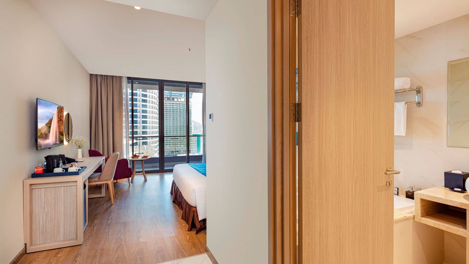 rooms-deluxe-room-balcony