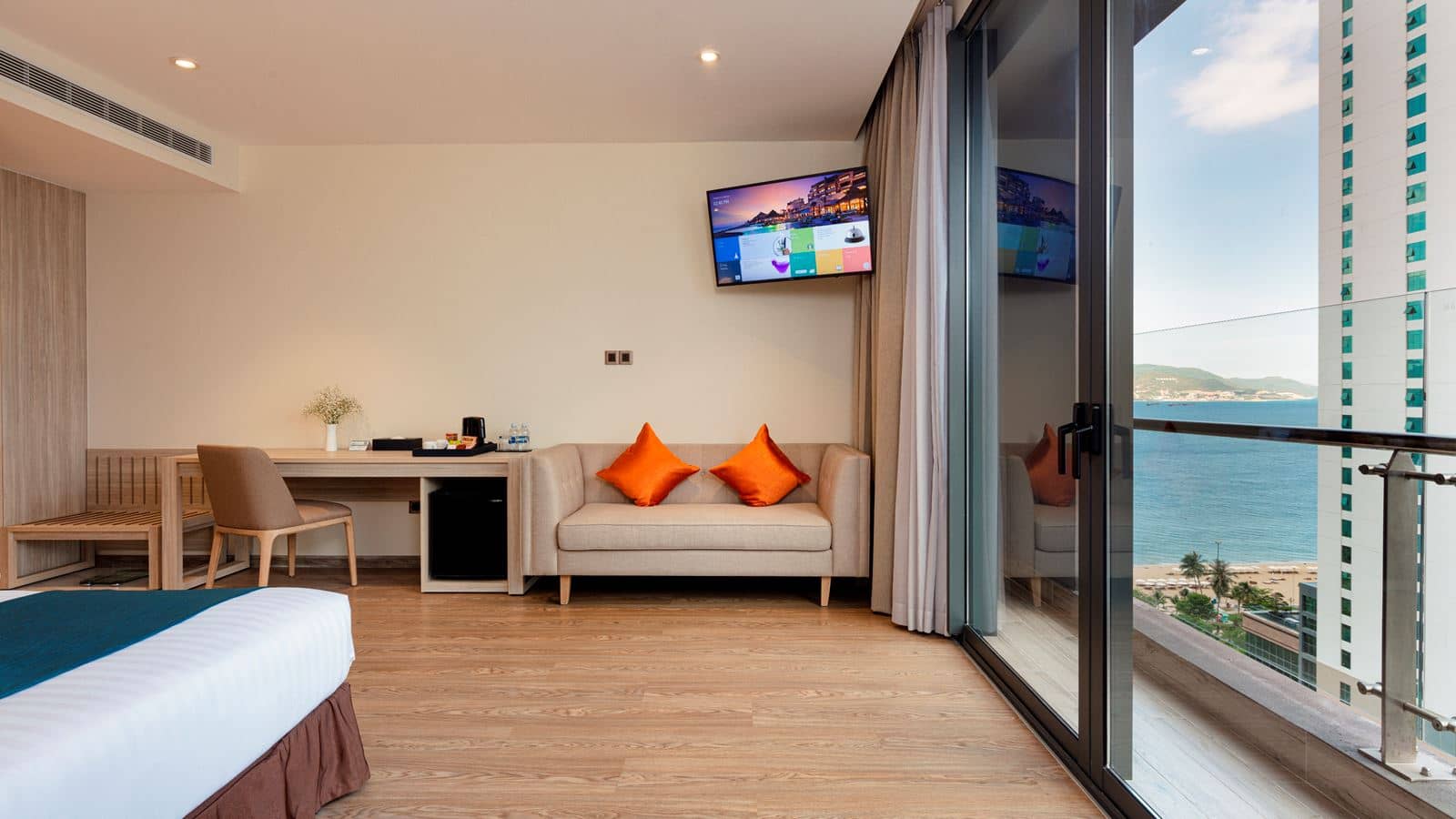 rooms-premium-deluxe-balcony