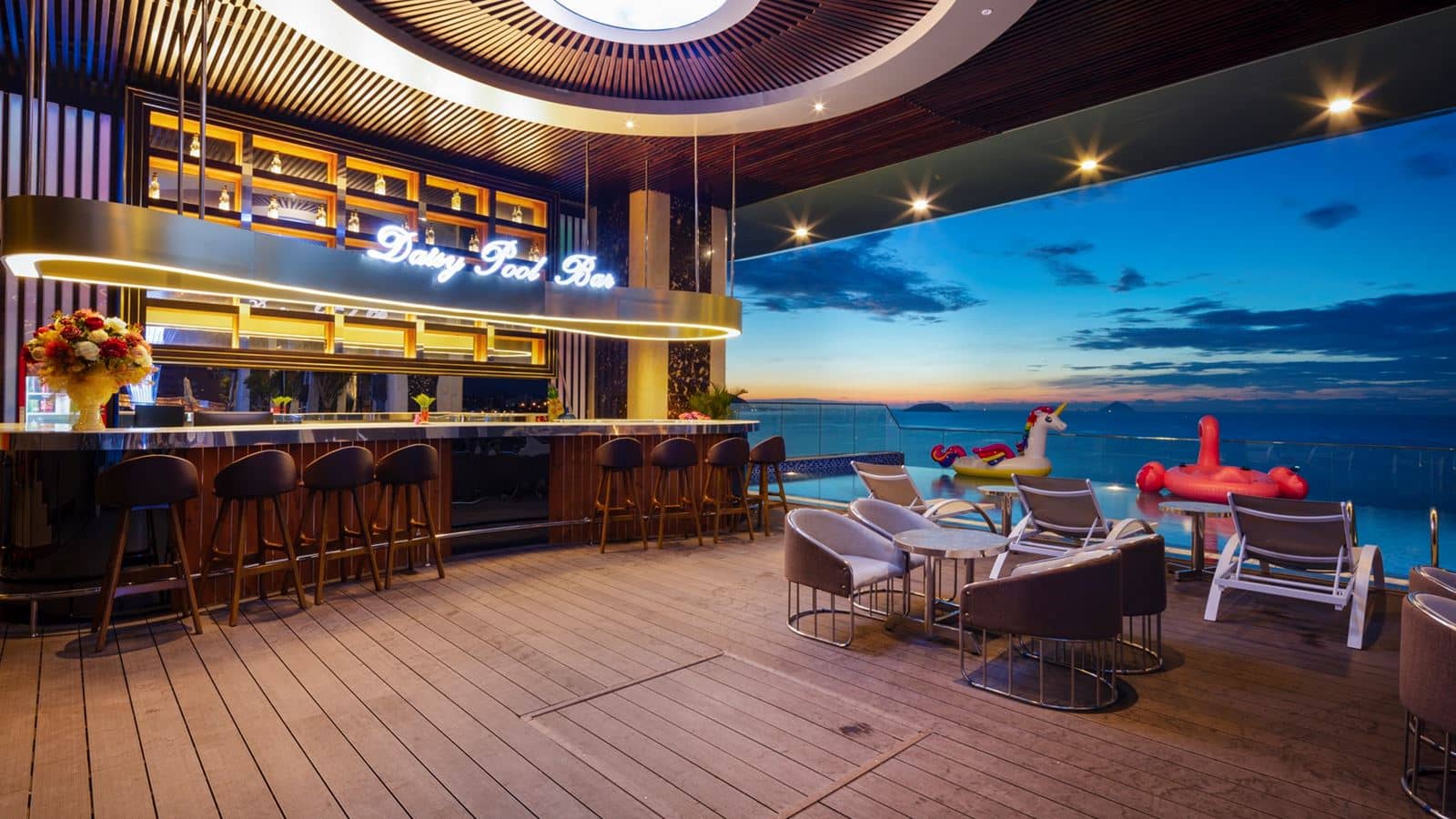 bars-moonlight-cafe